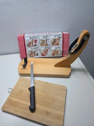 Porta prosciutto in legno con coltello
