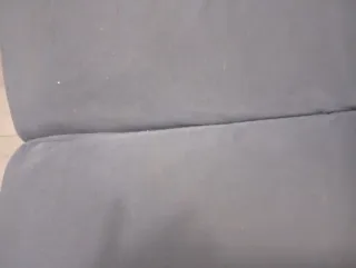 Sofá de tela gris los desperfectos no se notan