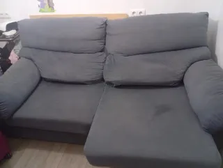 Sofá de tela gris los desperfectos no se notan