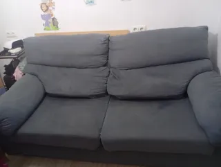 Sofá de tela gris los desperfectos no se notan