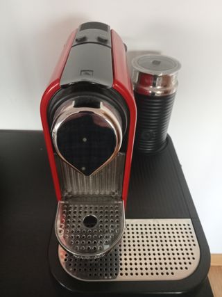 Cafetera Nespresso Krups CitiZ Milk Roja