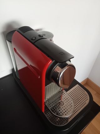 Cafetera Nespresso Krups CitiZ Milk Roja