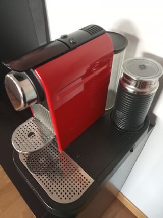Cafetera Nespresso Krups CitiZ Milk Roja