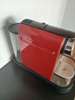 Cafetera Nespresso Krups CitiZ Milk Roja