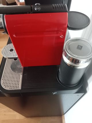 Cafetera Nespresso Krups CitiZ Milk Roja