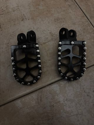 Kit Suspensión Trasera y Estriberas Moto