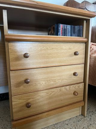 Comò in legno con 4 cassetti