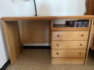 Comò in legno con 4 cassetti