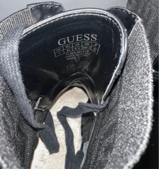 Botines Guess Negras con Detalles Plateados