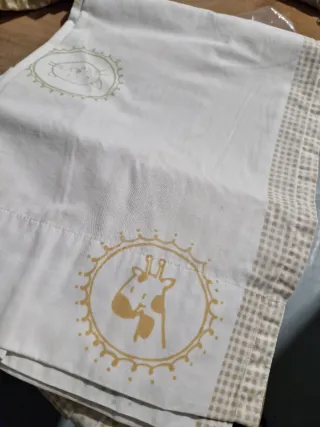 Cortina infantil con dibujos de animales