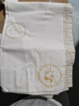 Cortina infantil con dibujos de animales