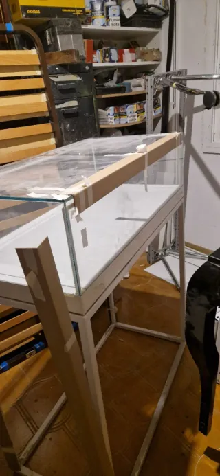 Vitrina de cristal y metal