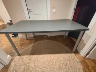 Mesa de escritorio Ikea gris