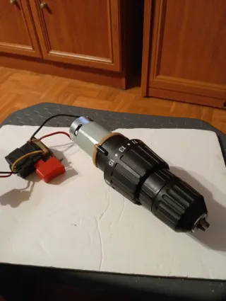 Motor 12V con mandril para atornillador