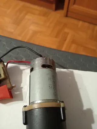 Motor 12V con mandril para atornillador