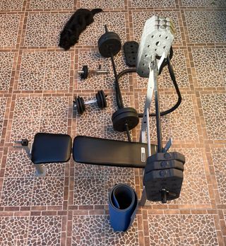 Banco de pesas y mancuernas