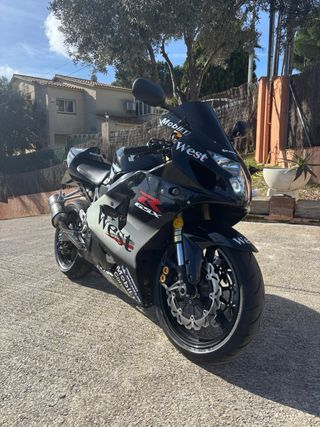 Suzuki GSX-R Negra y Blanca