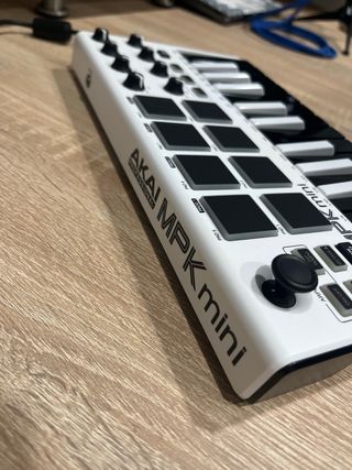 AKAI MPK Mini Teclado MIDI 25 Teclas