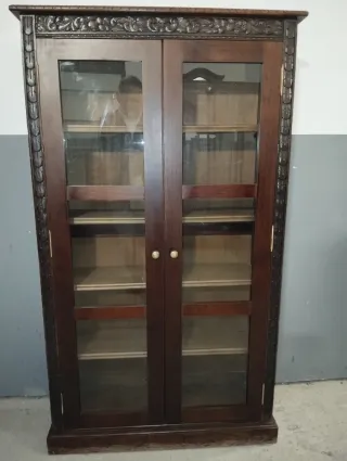 Vitrina antigua tallada madera y cristal