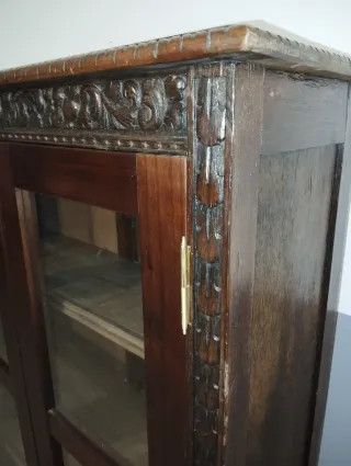 Vitrina antigua tallada madera y cristal