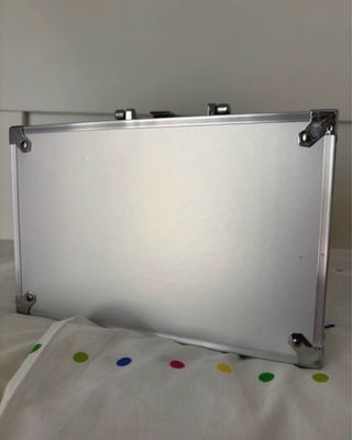 Maletín metálico con espejo