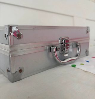 Maletín metálico con espejo