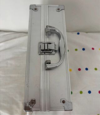 Maletín metálico con espejo