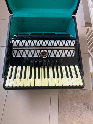 Acordeón Blessing 80 bajos