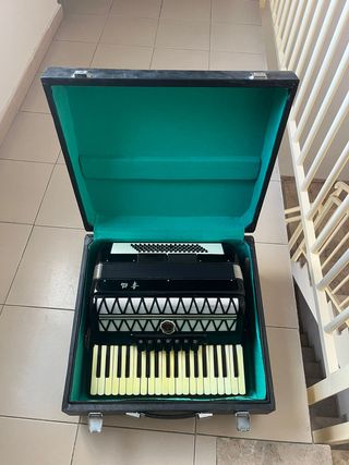 Acordeón Blessing 80 bajos