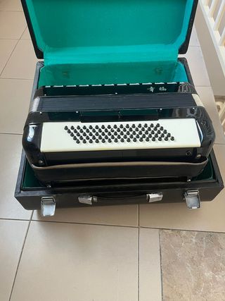 Acordeón Blessing 80 bajos