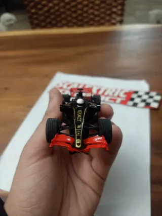 Scalextric Compact Renault F1 R28 escala 1 43