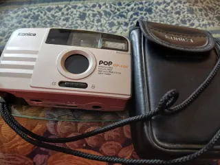 Cámara Konica Pop BF-100 con funda