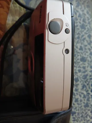 Cámara Konica Pop BF-100 con funda