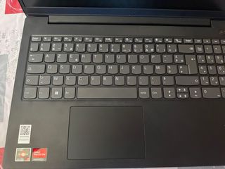 Lenovo V15 G4 AMN Portátil