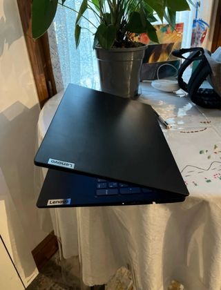 Lenovo V15 G4 AMN Portátil