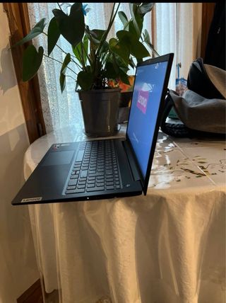 Lenovo V15 G4 AMN Portátil