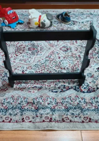 Espositore da muro in legno nero