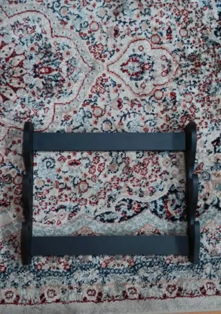 Espositore da muro in legno nero