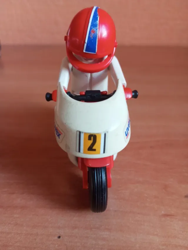 284. Playmobil moto de carreras 3303