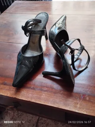 Zapatos charol negros tacón aguja