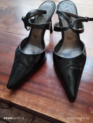 Zapatos charol negros tacón aguja