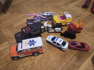 Lote de coches y vehículos de juguete