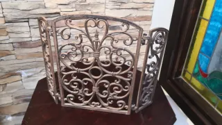 Pequeña Pantalla de chimenea de hierro fundido