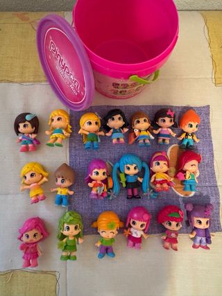 Pinypon cubo de 10 muñecos + 9 extras.