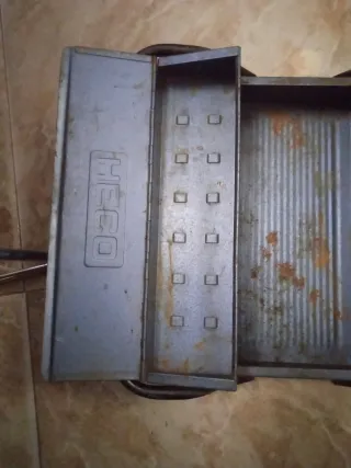 CAJA DE HERRAMIENTAS METÁLICA PEQUEÑA MARCA HECO