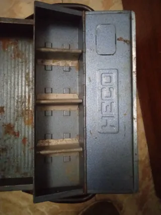 CAJA DE HERRAMIENTAS METÁLICA PEQUEÑA MARCA HECO