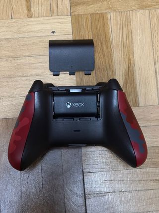 Mando Xbox Series X Camuflaje Rojo. Daystrike Camo