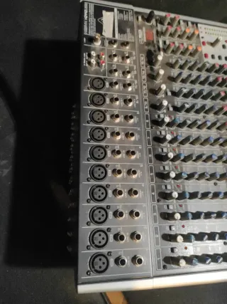 Mesa de mezclas Behringer