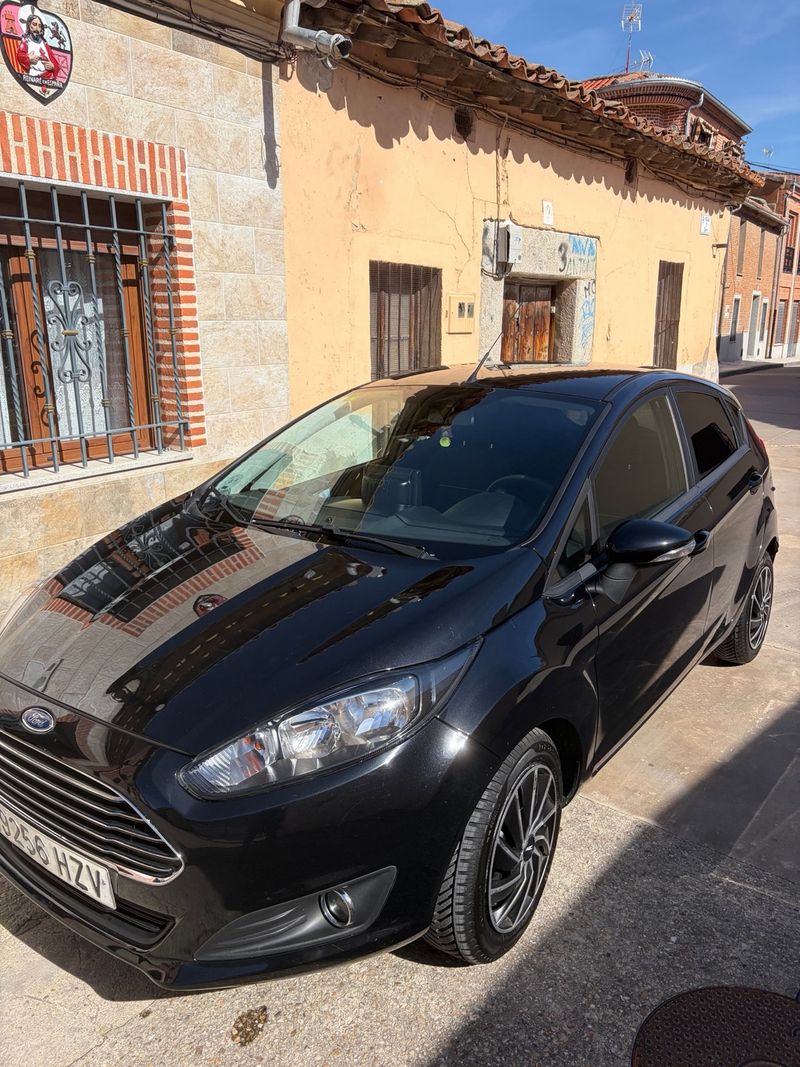 Ford Fiesta 2014 - foto 1