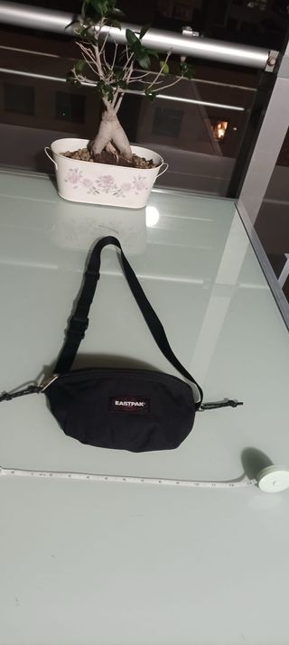 Riñonera Eastpak Negra